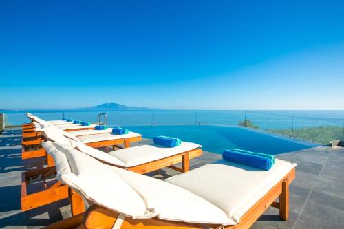 Neromilos Villa | Villa Porto Dermata by Villa Plus