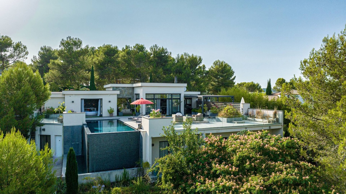 Saint-Gely-du-Fesc Villa | Villa 'Prestigieuse Spa 2 Piscines' with Sea View, Wi-Fi and Air Conditioning