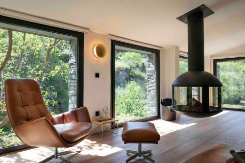 Patones de Arriba Ski Chalet | Villa privada y piscina salina y chimenea colgante