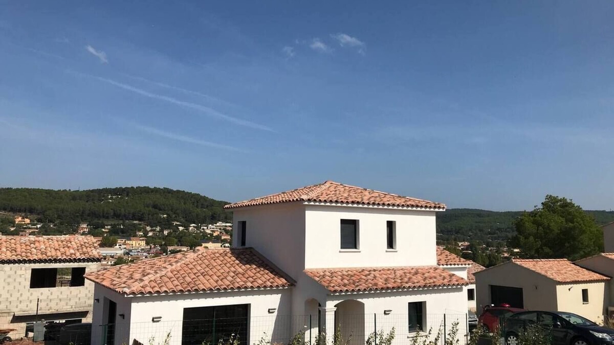 Carnoules Villa | Villa Provençale à 30 Minutes de la mer