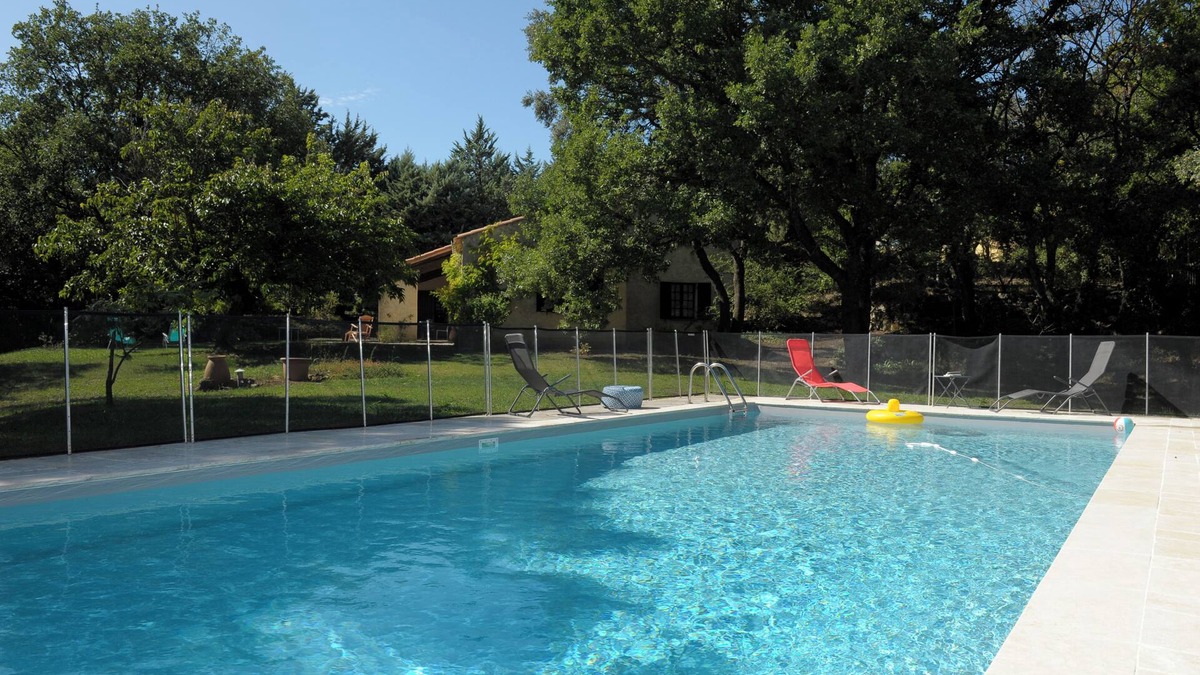 Jouques Villa | Villa Provence/Luberon. Pool. Garden 6,500 m2. Ideal for families (8 people)