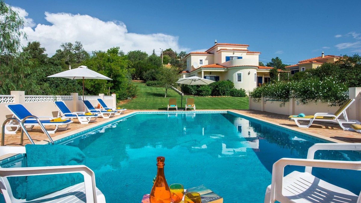 Monte Raposo Villa | Villa Quina~Heated Pool*~ Fibre Wi-fi - 8 + 4 cots - Booking 2026 & 2027 NOW