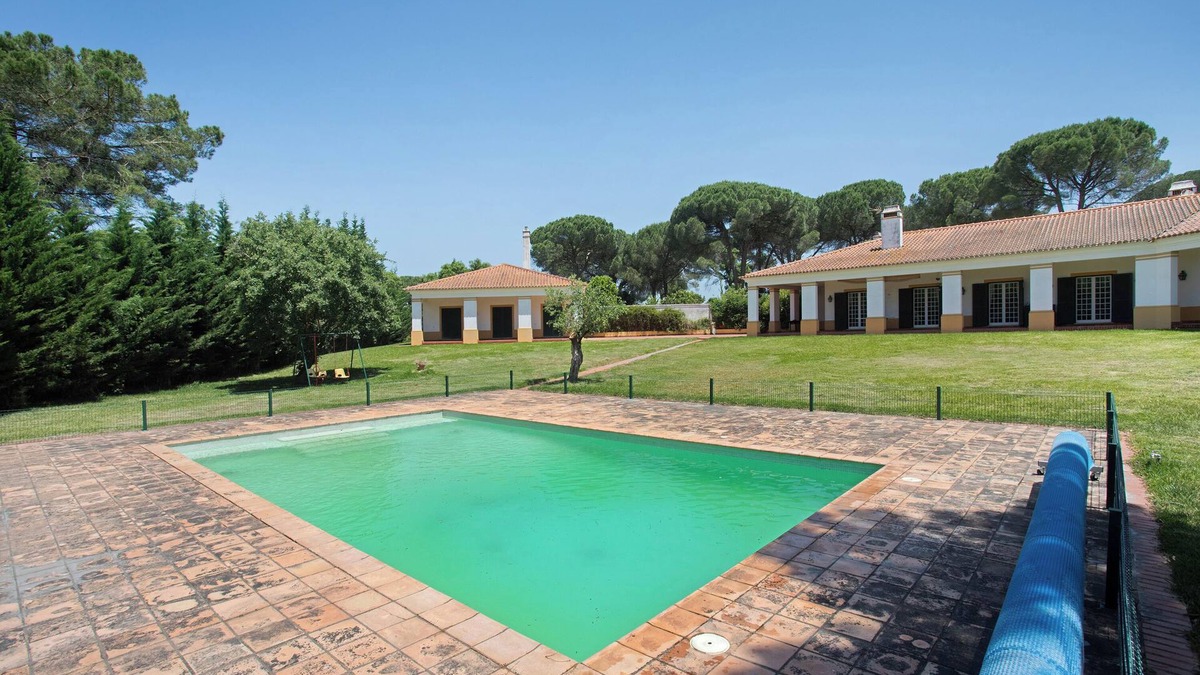 Santarem Villa | Villa 'Quinta Centieira-Scalab Wine Estate' with Mountain View, Wi-Fi and Air Conditioning