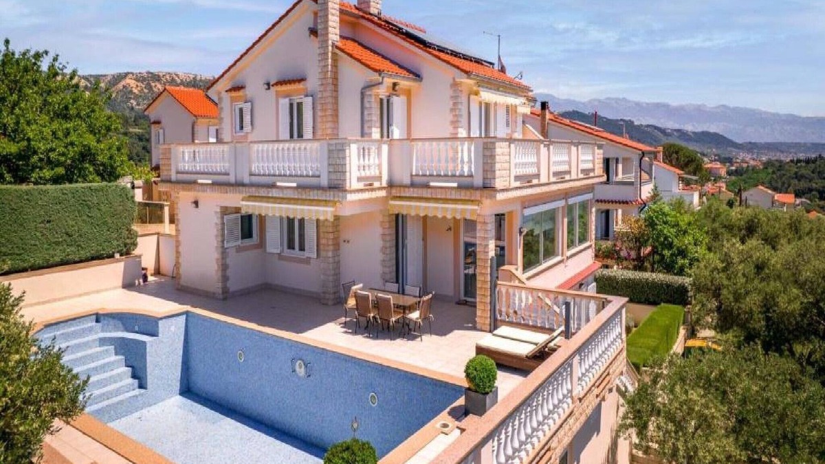 Palit Villa | Villa Rab Hills with Swimming Pool