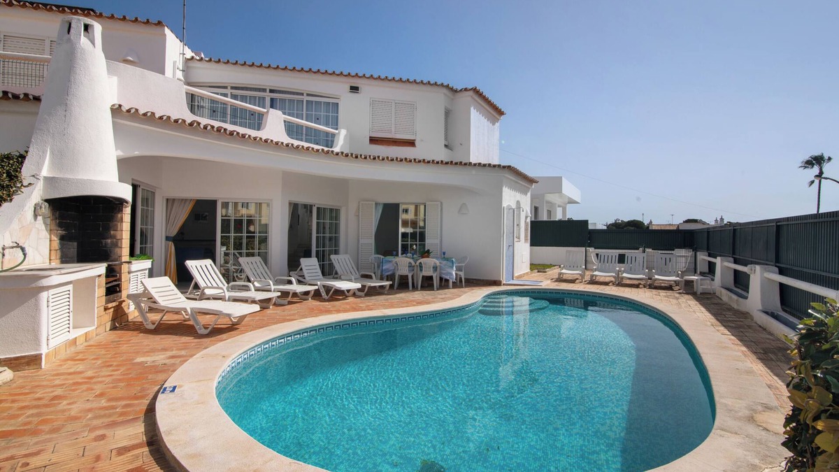 Montechoro Villa | Villa 'Rebelo' with Private Pool, Private Garden and Wi-Fi