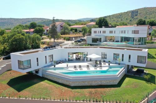 Zmijavci Villa | Villa Red & Blue heated pool, sauna, tennis