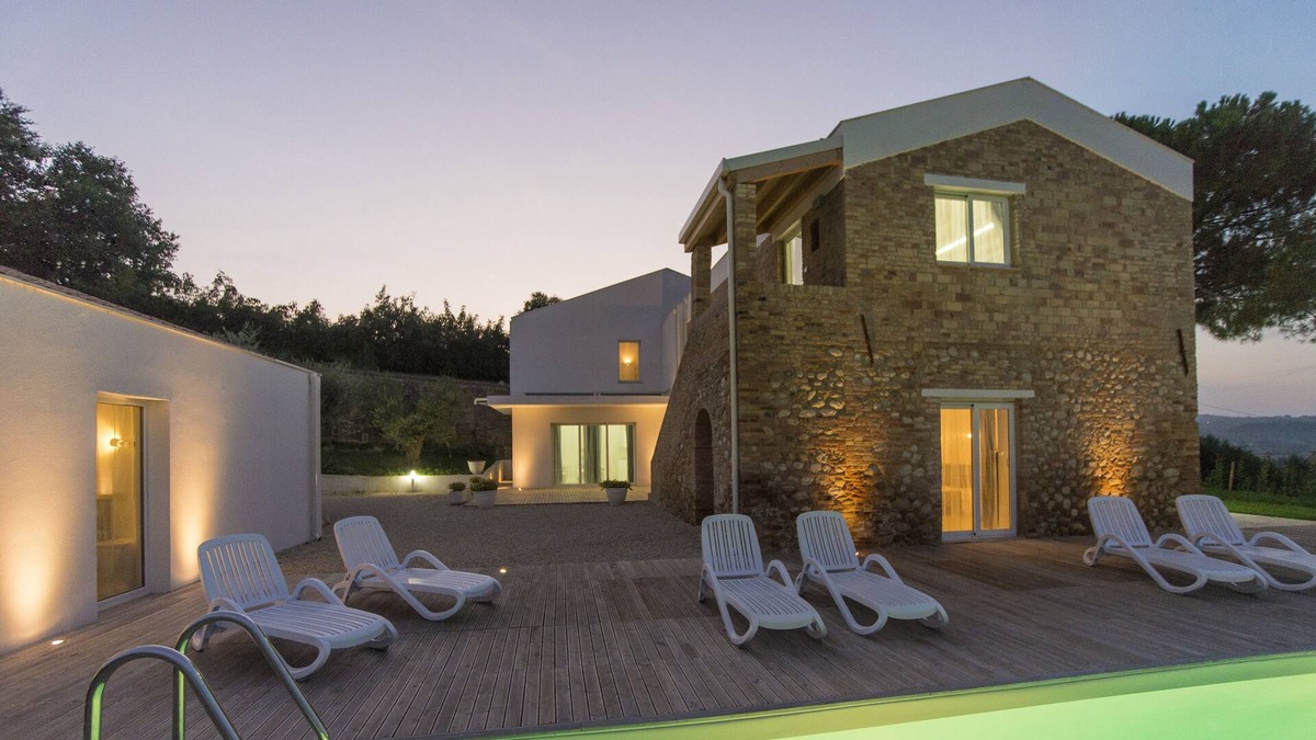 Notaresco Apartment | VILLA RENZO modern apartment in a country house a few minutes from the coast