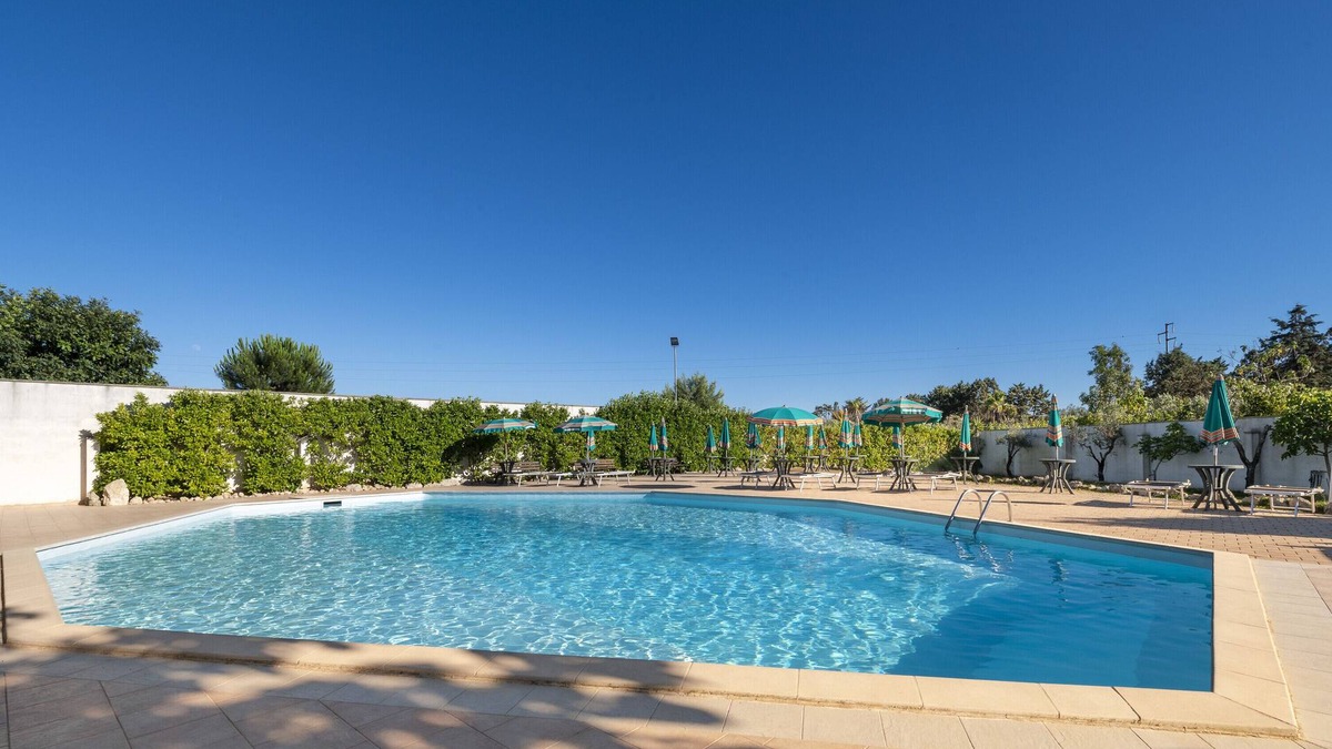 Cerfignano Villa | Villa 'Residenza Terra Serena' with Shared Pool, Wi-Fi and Air Conditioning