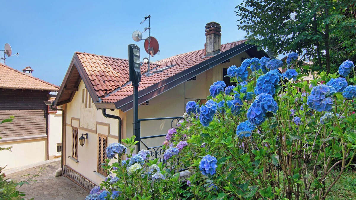 Lanzo d'Intelvi Villa | Villa 'Residenza Ai Noci' with Mountain View, Private Terrace and Wi-Fi