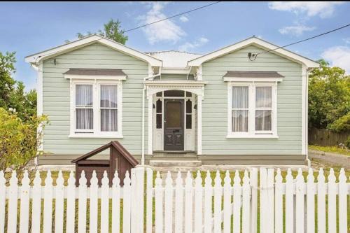 Masterton House | Villa Retreat