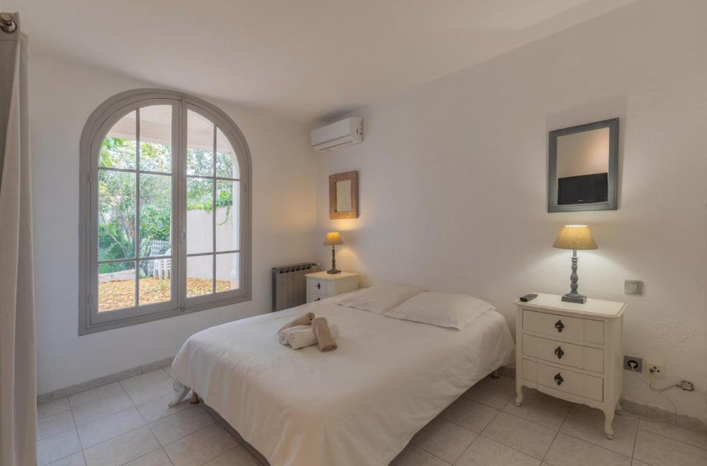 Saint-Laurent-du-Var Apartment | Villa REYOSAM, 6 chambres, Piscine & Hammam