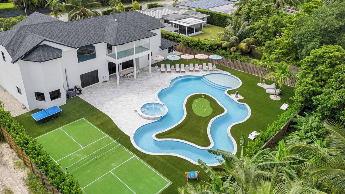 Miami Shores House | Villa Rio Grande 8BR Lazy River Pool + Pickleball