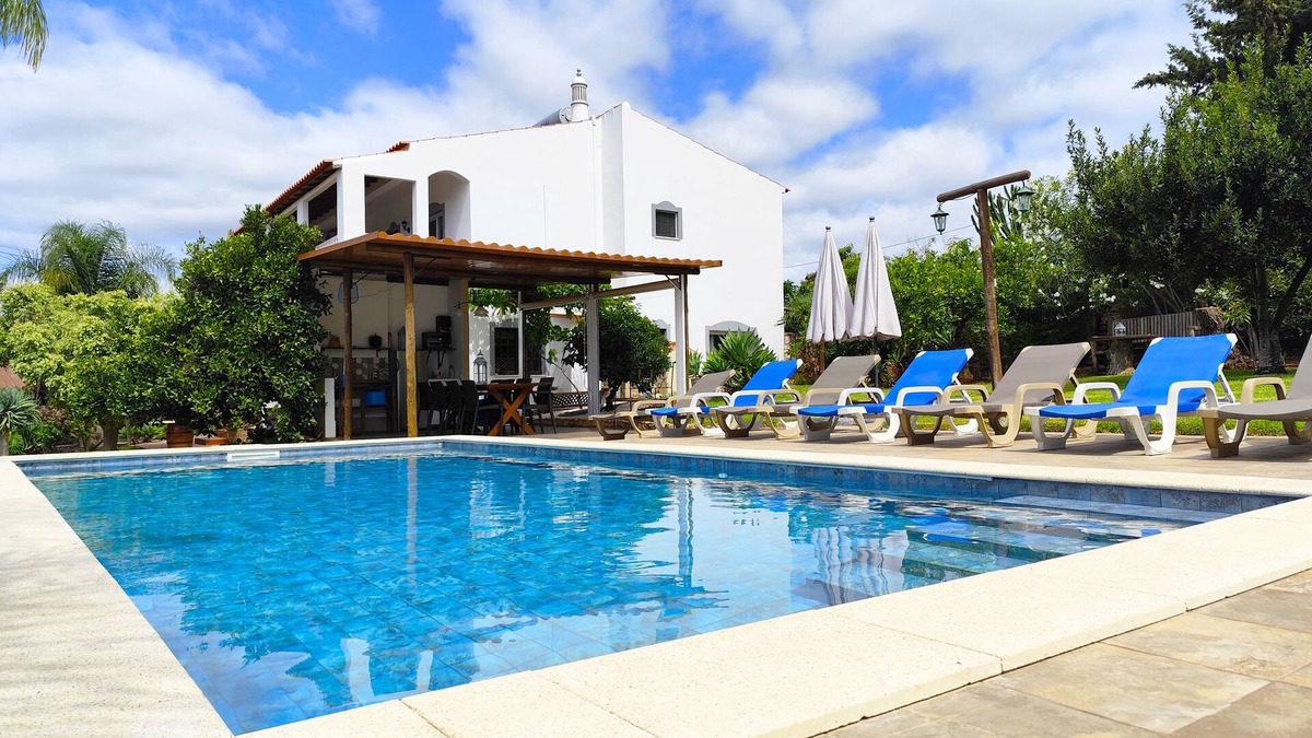 Silves Villa | Villa Rios Garden - Perfect for Resting, Relaxing and Enjoying Nature