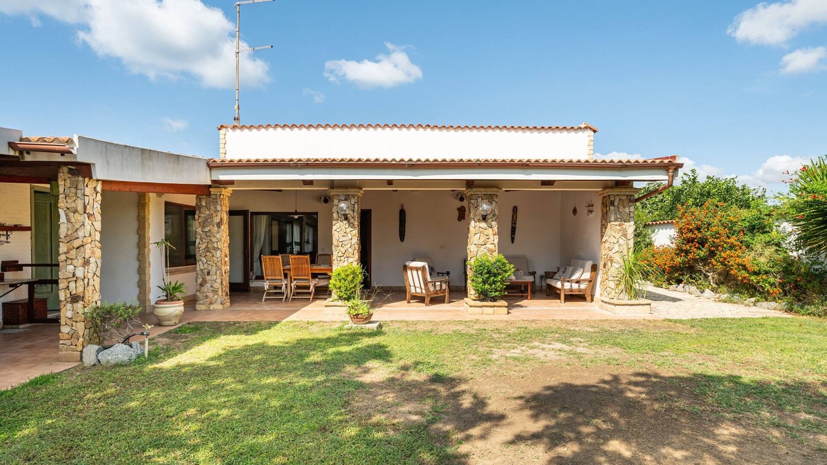 Quartu Sant'Elena Villa | Villa "Rita" with Private Terrace & Private Garden