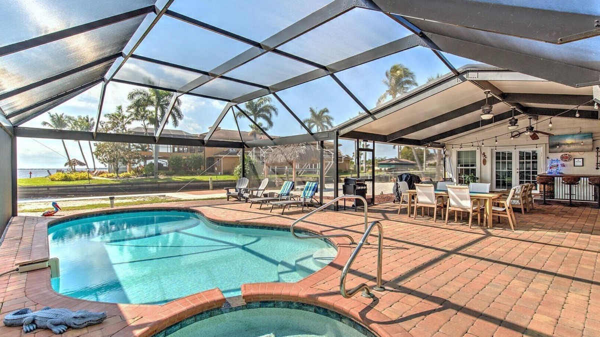 Lochmoor Waterway Estates Villa | Villa River Dream - 4 bed/3bath right on the river in Cape Coral!