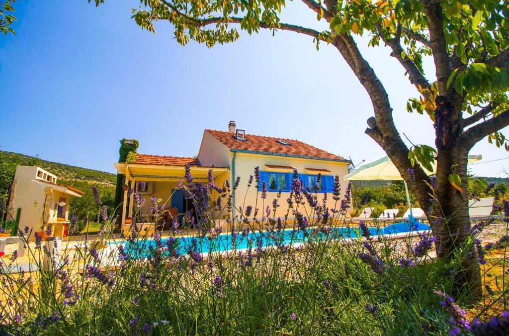 Krusvar Villa | Villa Romansa near Split- heated pool peace, bbq