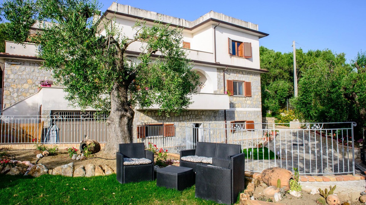 Pisciotta Villa | Villa Rosa Cilento Quadruple Pearl