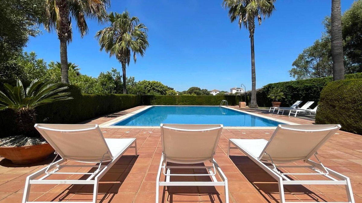 Benalup-Casas Vieja House | Villa Rosa with Pool, Garden and Wi-Fi