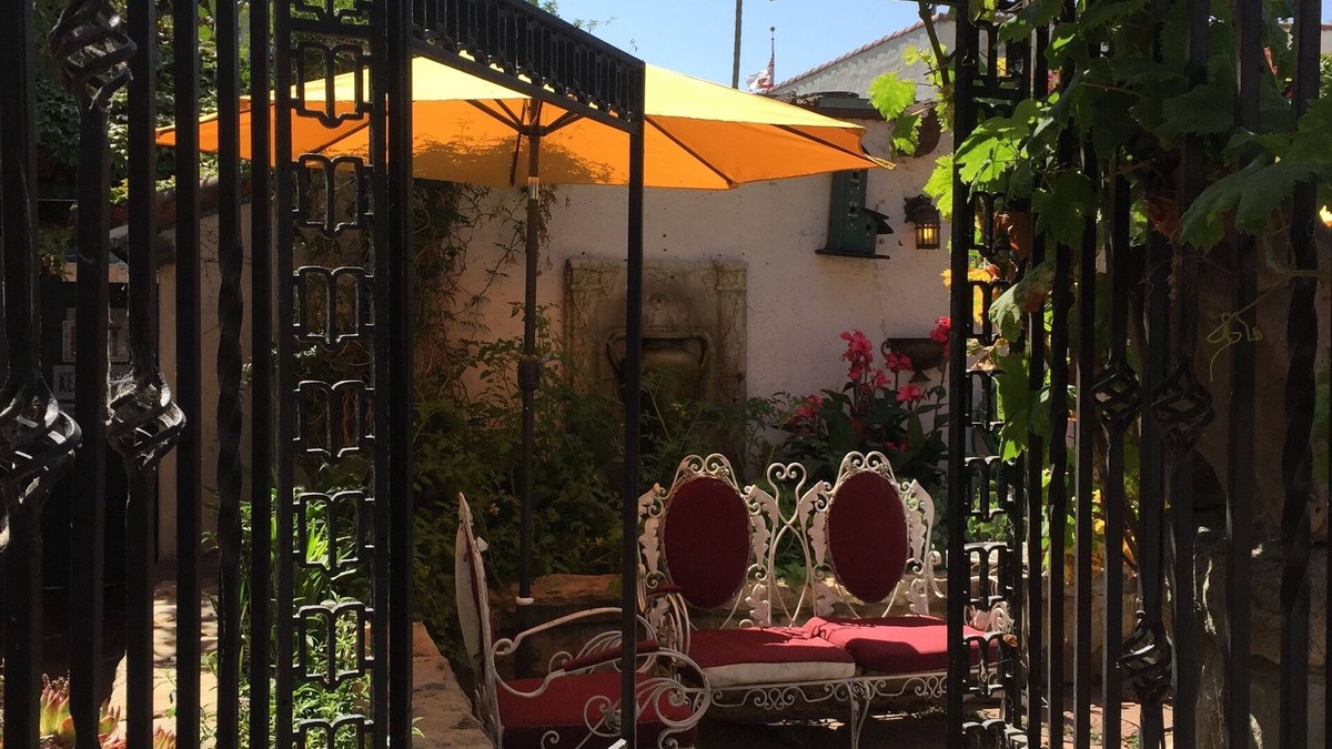 West Beach Hotel | Villa Rosa Inn
