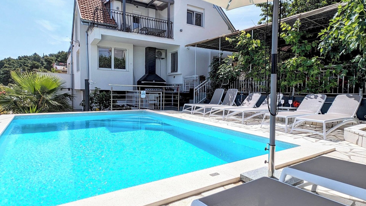 Municipality of Trogir House | Villa Rosa vacation home with two apartments on Čiovo Trogir, pool 150m to the beach