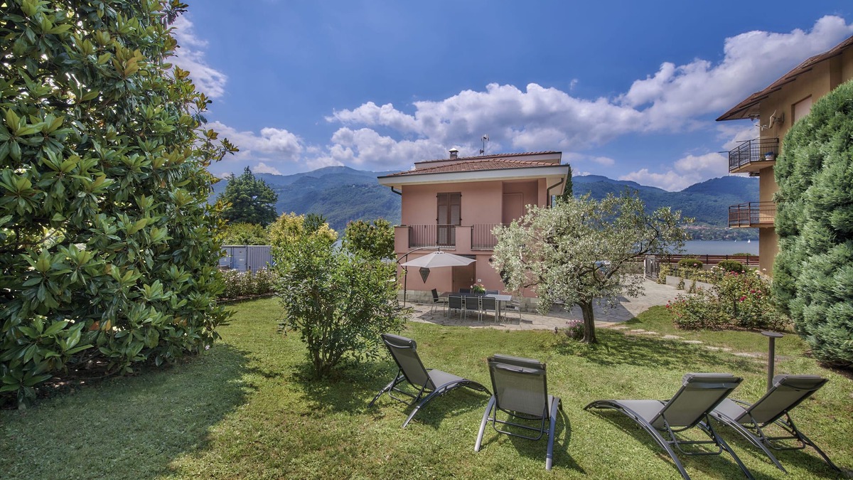 Lierna Villa | Villa 'Rosa' with Lake View, Wi-Fi and Air Conditioning