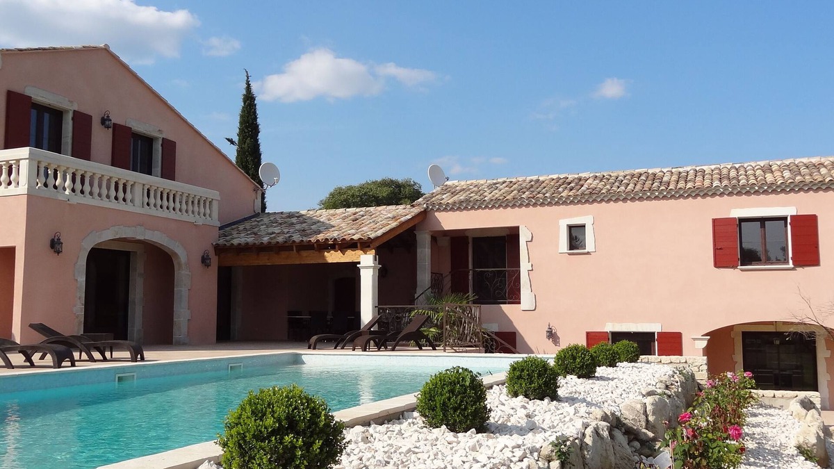 Uzes Villa | Villa Rose - A spacious luxury villa, private pool & garden,10 min walk to Uzes
