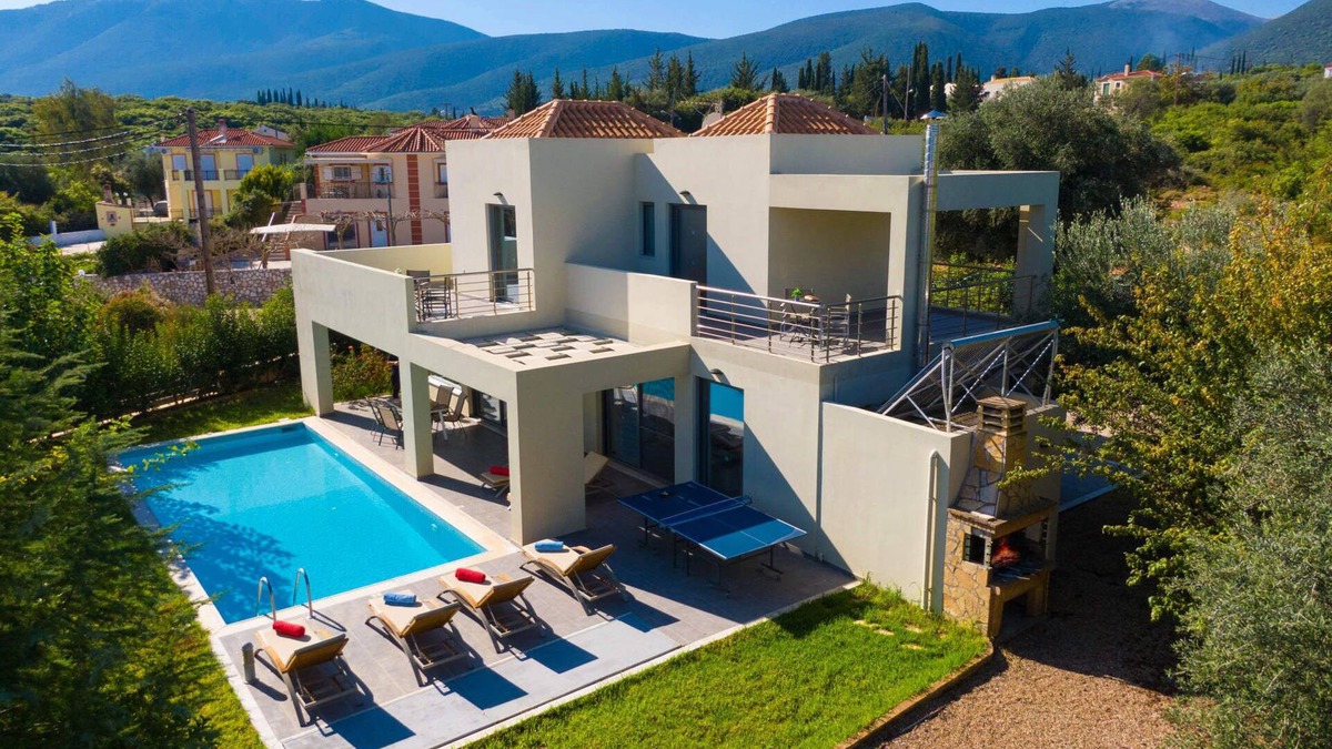 Karavomylos Villa | Villa Roses by Villa Plus