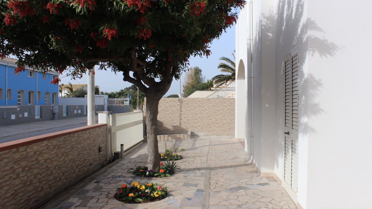 Punta Secca Villa | Villa Rosso Corallo, near the sea, with a 200 sqm garden and large outdoor areas