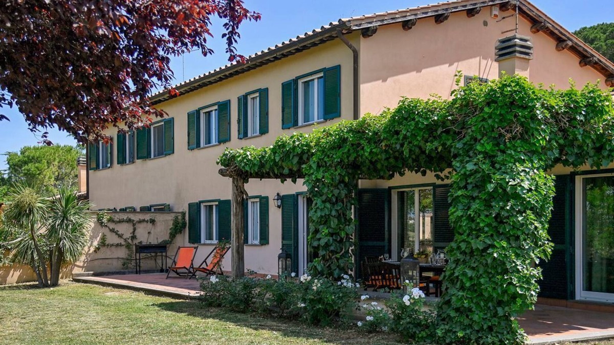 Calvi di Umbria Villa | Villa Rovani - Eight Bedroom Villa, Sleeps 16