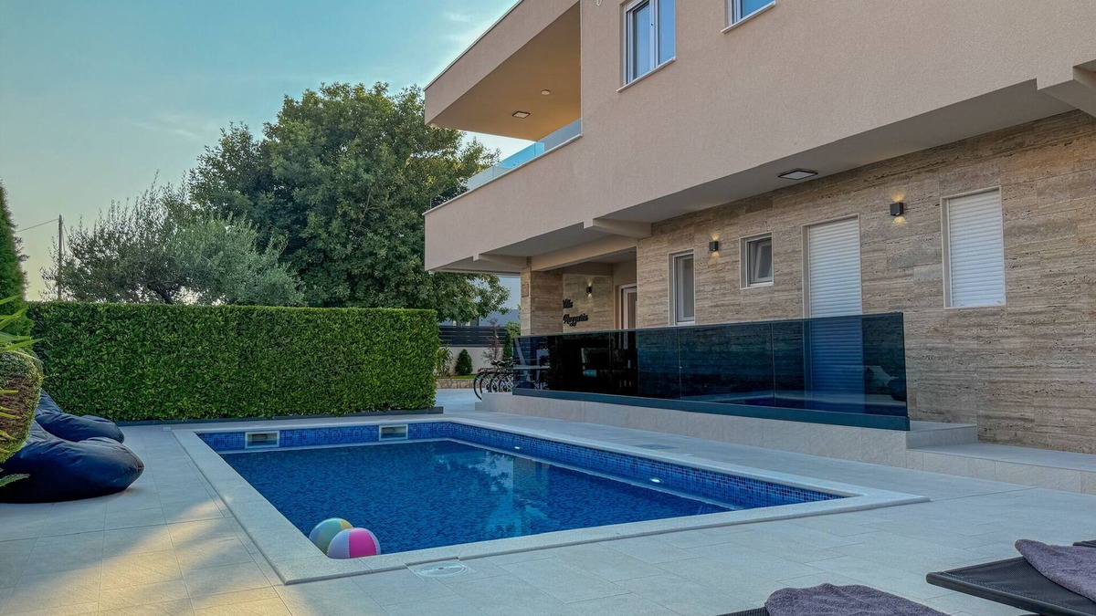 Kastel Stafilic Villa | Villa Rozzaria - 5 min from the beach/w hottub and heated pool