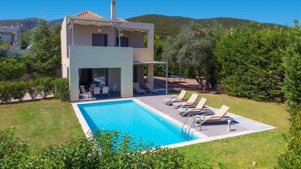 Karavomylos Villa | Villa Rubi by Villa Plus