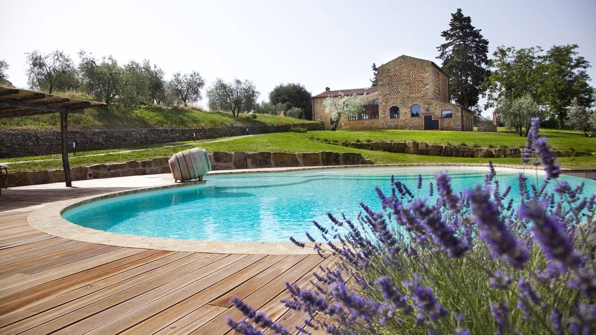 Poggibonsi Villa | Villa Rugiada Promoted By WeekHomes.com