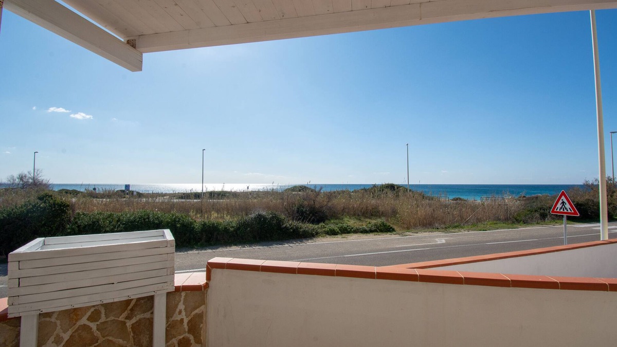 Specchiarica House | VILLA SALINA MONACI, BEACH FRONT