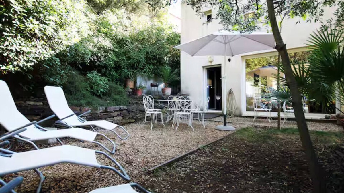 Hyeres City Centre Villa | Villa Sainte-Claire house with studio