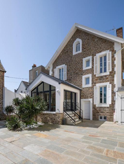 Parame House | Villa Sainte Geneviève