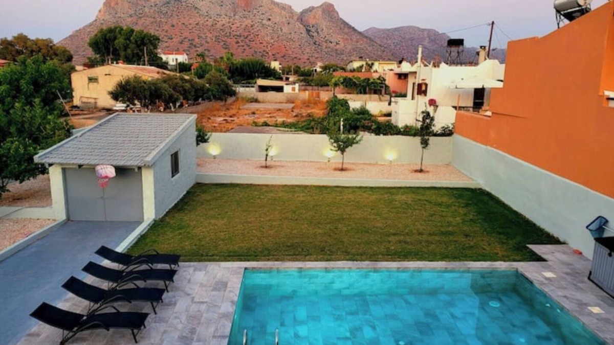 Stavros Villa | Villa Sakrakis 180 meters from the beach, Sea and mountain view with pool.