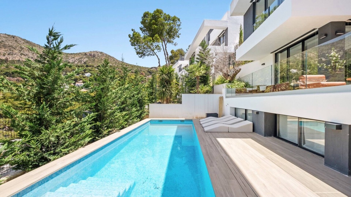 Pinares de San Anton Villa | Villa San Antón with Pool III