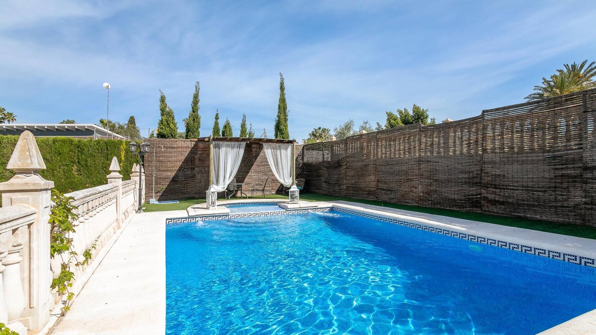 Elche Villa | Villa 'Santos Village' with Pool & Wi-Fi