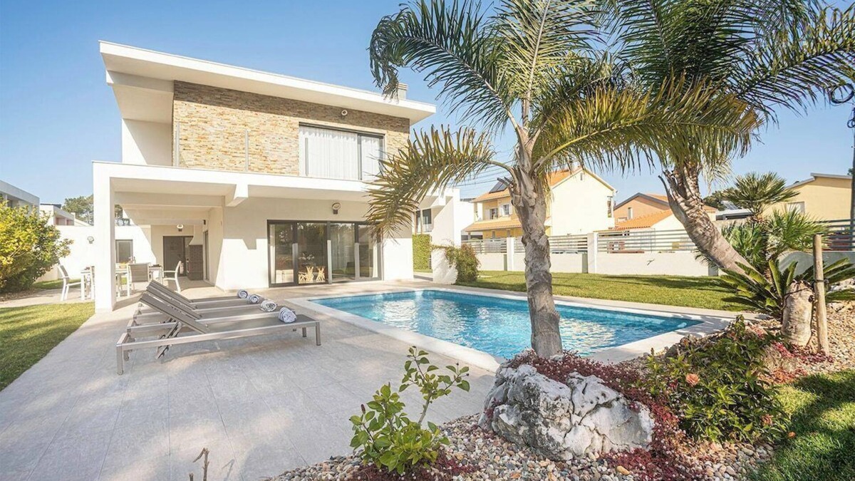 Charneca de Caparica e Sobreda Villa | Villa Sassi - Recent & modern villa with a swimming pool and BBQ