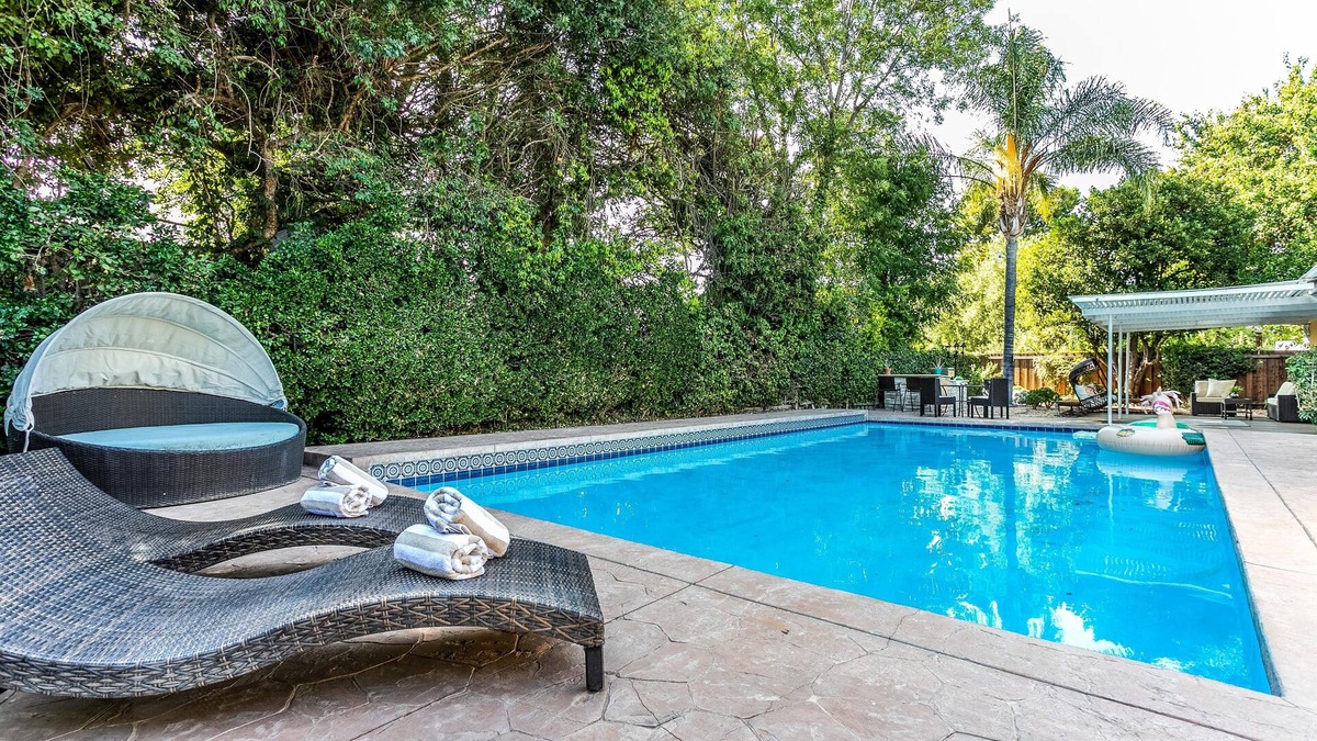 Woodland Hills House | Villa Sausalito - Newly Designed 4BR House w/POOL by Topanga