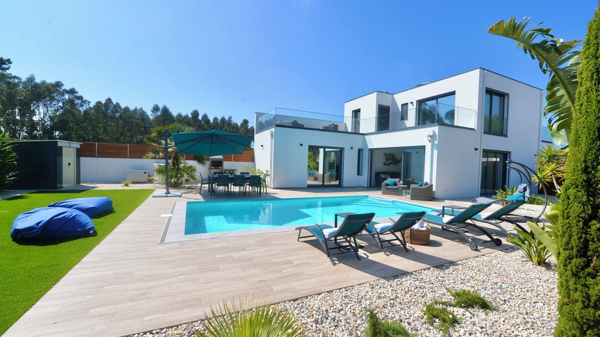 Sao Martinho do Porto Villa | Villa Serena - Exquisite Villa in São Martinho do Porto with Private Pool