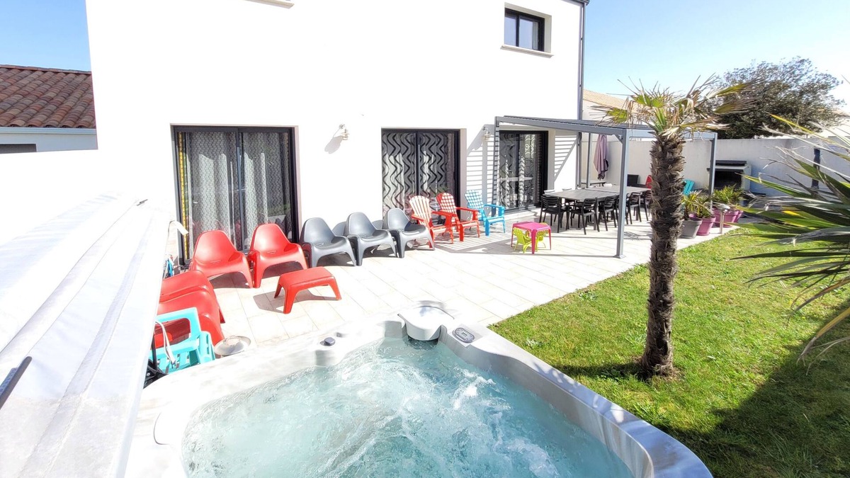 Vendee House | Villa Seaside- Jaccuzzi BEACH 200 m walk !
