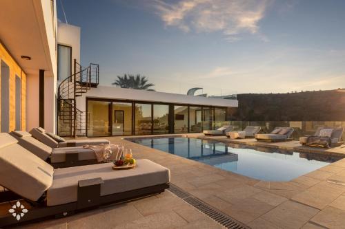 Arnella Villa | Villa Sea Happiness by Abahana Luxe