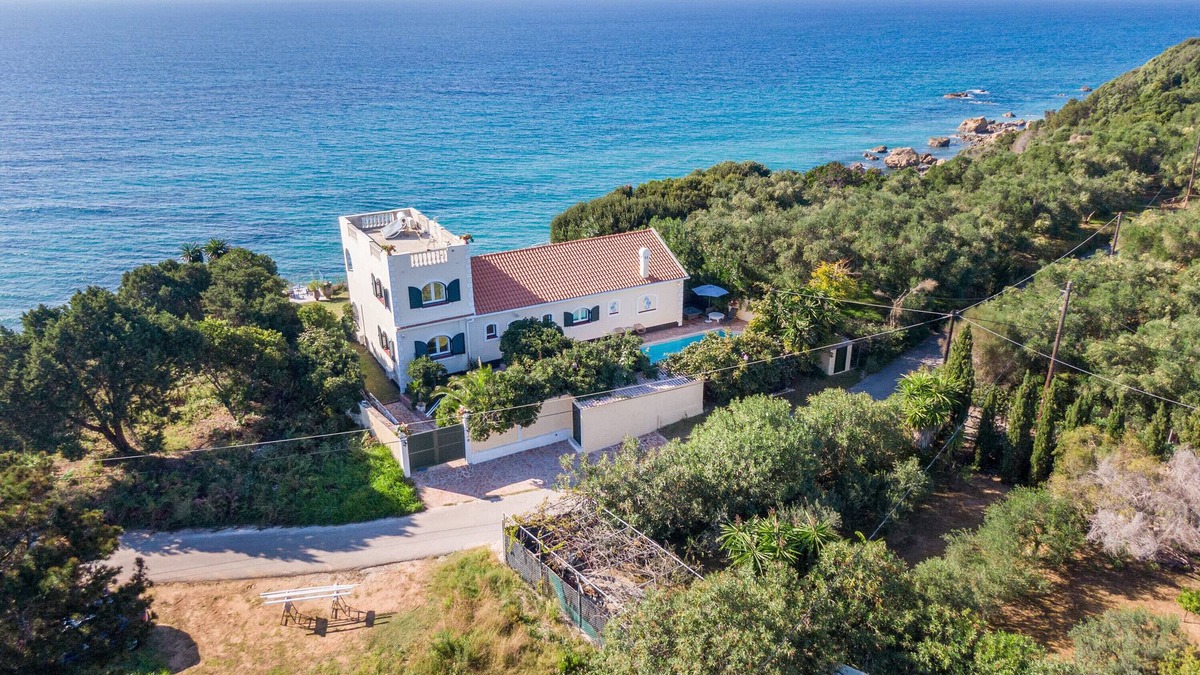 Chalikounas Villa | Villa 'Seahorse Bay Beach Halikounas' with Private Pool, Private Terrace and Air Conditioning