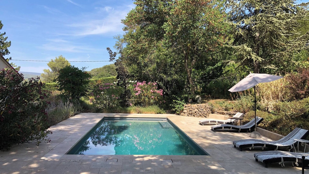 Auriol Villa | Villa set in wooded grounds with swimming pool, zome and tree house.