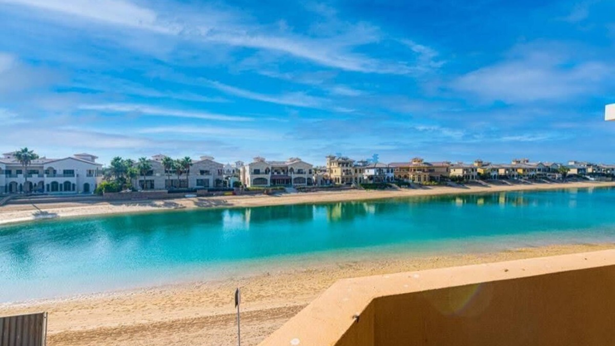 Palm Jumeirah Villa | Villa Sezavi, frond B, 5 bedrooms