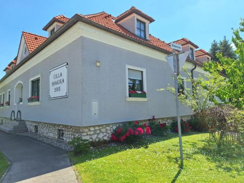 Hausleiten Villa | Villa Shakira