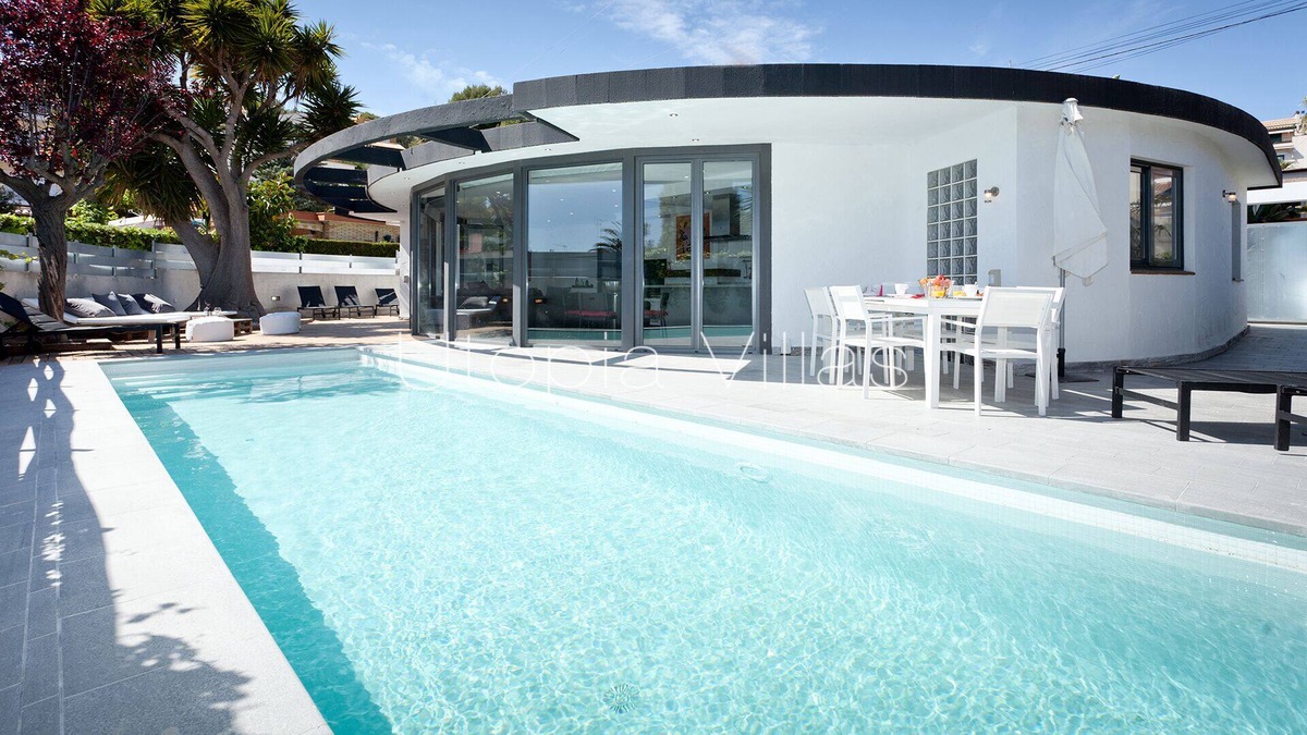 Vallpineda Villa | Villa Sian by Utopia Villas: Cosy familiar house in Sitges