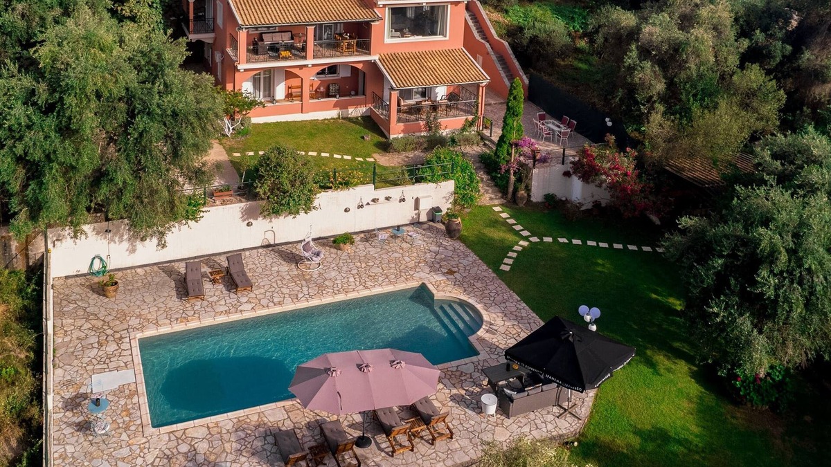 Dafnata Villa | Villa Sissy sleeping up to 14 guests with large private pool - Prestige Villas