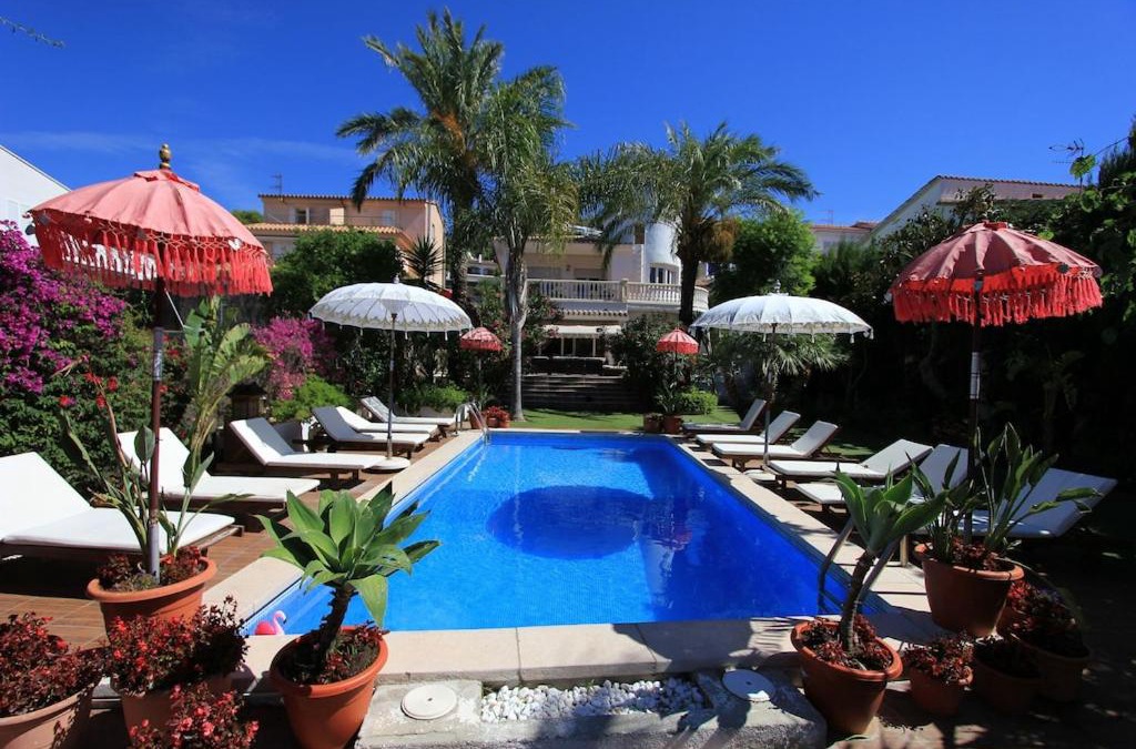 Sitges Villa | Villa Sitges Palm Garden: 5 minutes walking from beach. Amaizing Garden/Outdoor